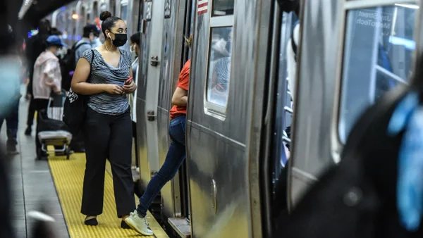 Dos adolescentes mueren en Nueva York por imitar el juego viral ‘Subway Surfers’ en el metro Dos adolescentes mueren en Nueva York por imitar el juego viral ‘Subway Surfers’ en el metro