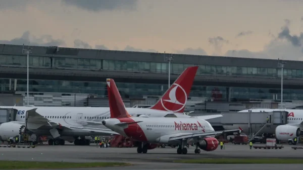 ¿Va a viajar en octubre o noviembre? Aeropuerto El Dorado anunció retrasos en los vuelos por una razón