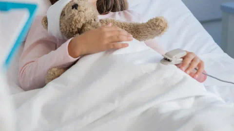 EPS negarían medicamentos a niños con cáncer por vieja norma del Invimav