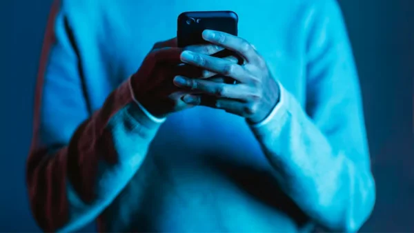 Policía desmanteló red que hurtó 40.000 celulares en el Reino Unido y los envió a China