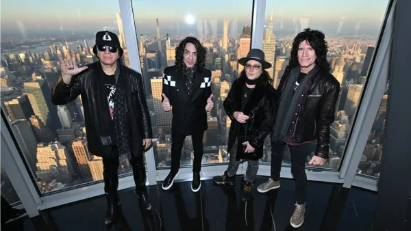 Leyenda de la icónica banda 'Kiss' fue hospitalizado tras accidente de carro: este es su estado de salud