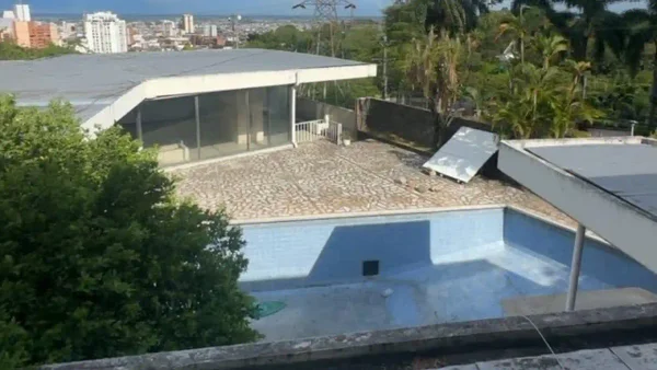 La lujosa mansión en Cali que era de un poderoso narco: santero decía que había caletas de dinero La lujosa mansión en Cali que era de un poderoso narco: santero decía que había caletas de dinero