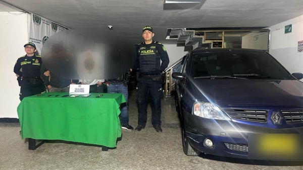 Robo en semáforo de Ciudad Berna: rompieron vidrio de un carro y fueron capturados