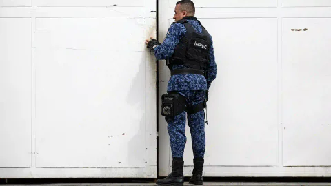 Inpec se tomó 123 cárceles por crímenes contra funcionarios y halló drogas, armas y más de 800 celulares