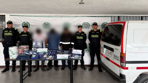 Capturan en Barrios Unidos a tres hombres que robaron mercancía avaluada en 8 millones de pesos Capturan en Barrios Unidos a tres hombres que robaron mercancía avaluada en 8 millones de pesos