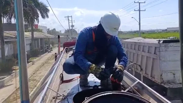 Capturan a tres personas que transportaban 21.000 galones de petróleo crudo sin documentación legal Capturan a tres personas que transportaban 21.000 galones de petróleo crudo sin documentación legal