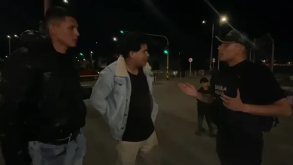 Capturan a sujeto que robó el celular de una mujer y la extorsionó con sus fotos