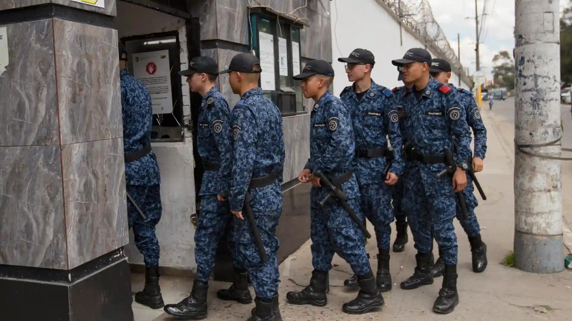 Funcionarios del Inpec.