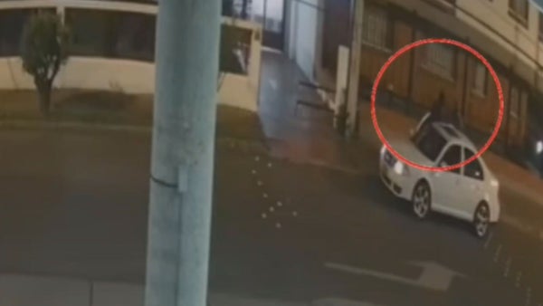 Video: Capturan en Suba a siete personas que intentaron robar una casa mediante la modalidad de escalera humana Video: Capturan en Suba a siete personas que intentaron robar una casa mediante la modalidad de escalera humana