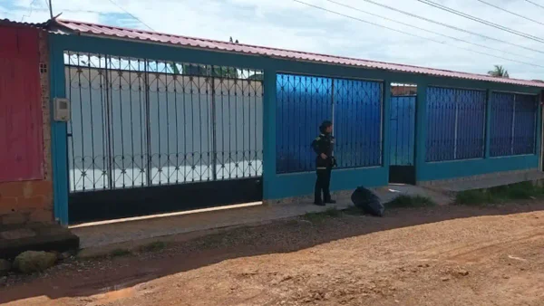 Así quedó la casa del alcalde de Calamar tras ataque con drones: autoridades investigan Así quedó la casa del alcalde de Calamar tras ataque con drones: autoridades investigan