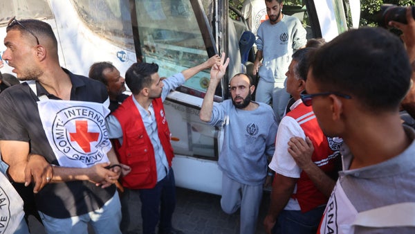 El ejército israelí afirma que la Cruz Roja está en camino para recoger los cuerpos de más rehenes