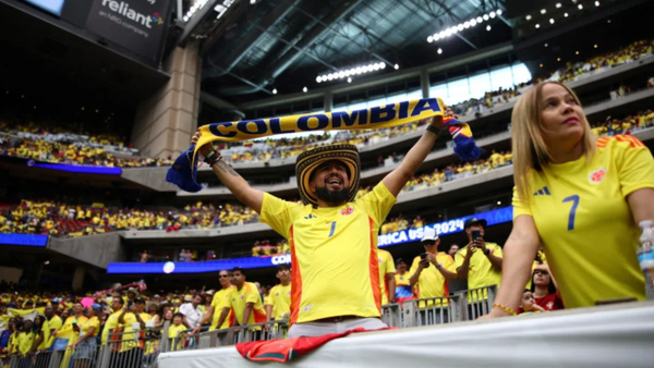 ¡Así se canta el himno de Colombia! El fervor tricolor se sintió en Nueva Jersey frente a Canadá