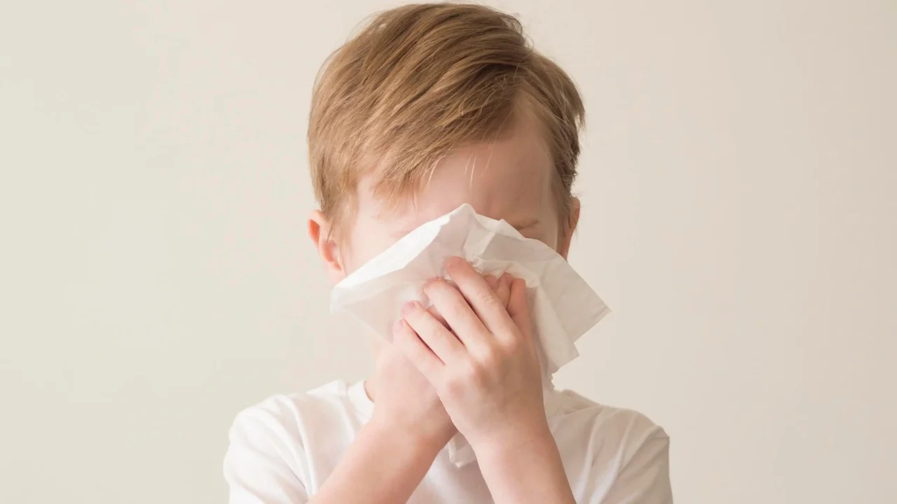 Infecciones respiratorias alertan a padres en Colombia: así puede prevenirlas
