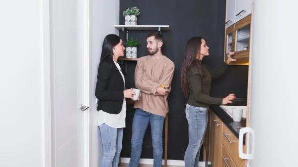 ¿Qué significa no querer recibir visitas en casa? Esto dice la psicología