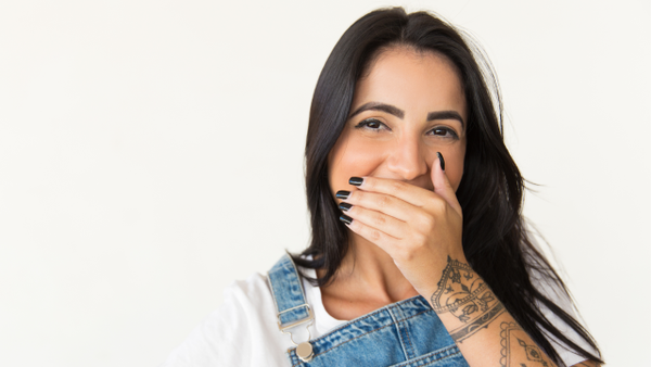 Tatuajes en los dientes: los riesgos para la salud bucal que advierten los expertos Tatuajes en los dientes: los riesgos para la salud bucal que advierten los expertos