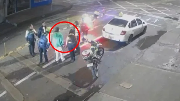 VIDEO | Sujetos encañonaron a conductor de app y le robaron su carro: los atraparon cuando huían en Bogotá