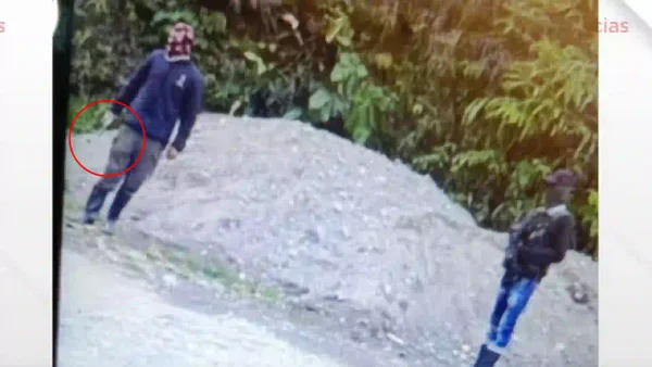 Niño fue cruelmente asesinado por encapuchados mientras se bañaba en su casa en Antioquia Niño fue cruelmente asesinado por encapuchados mientras se bañaba en su casa en Antioquia