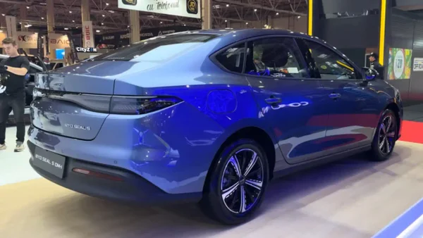 Reconocida marca ataca el mercado con carro híbrido que vale menos de 50 millones: fecha de su llegada a Colombia