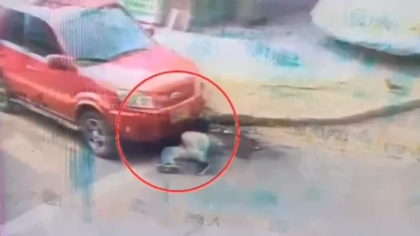 VIDEO | Así ocurren los sigilosos robos de autopartes en Bogotá: a plena luz del día y en pocos minutos VIDEO | Así ocurren los sigilosos robos de autopartes en Bogotá: a plena luz del día y en pocos minutos