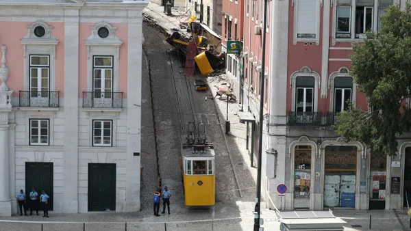 Descubren qué causó el accidente de funicular que dejó 16 muertos en Lisboa