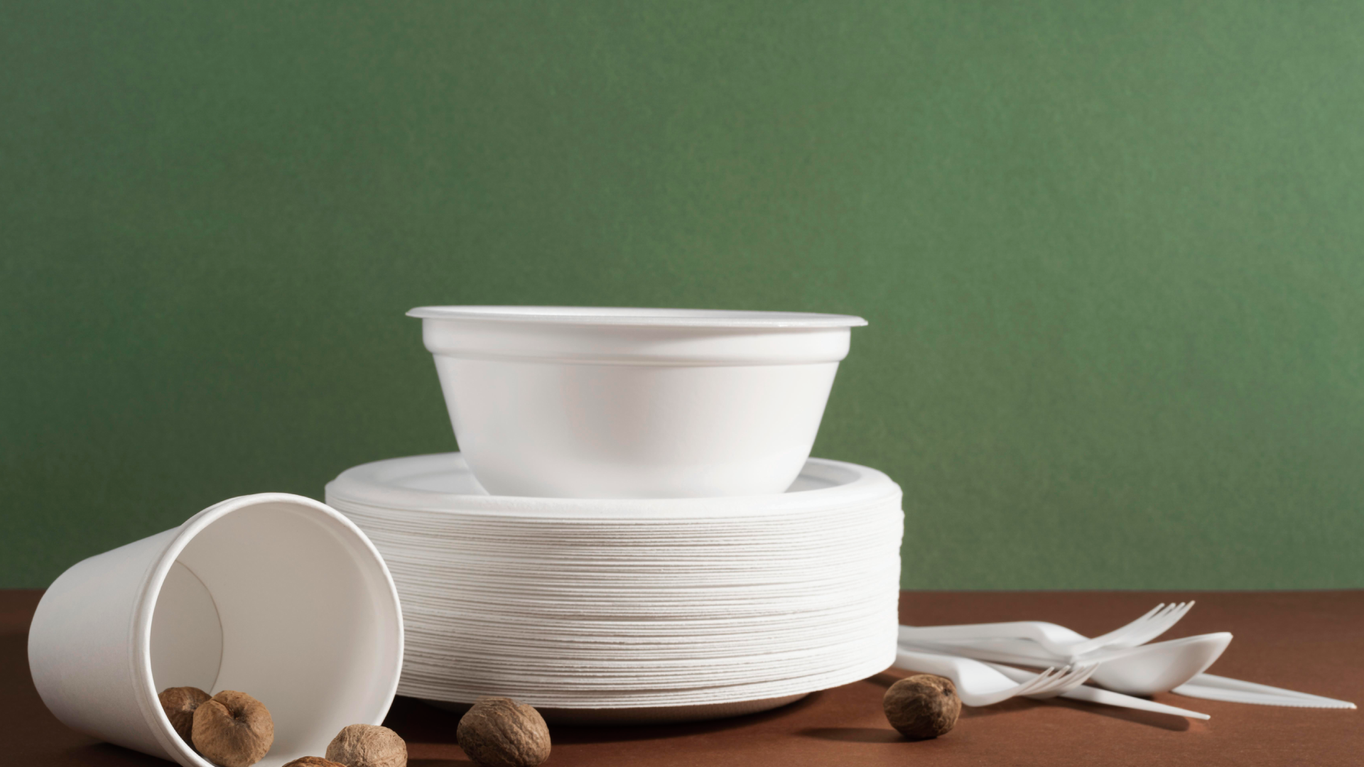 ¿Es viable o no reutilizar los platos desechables