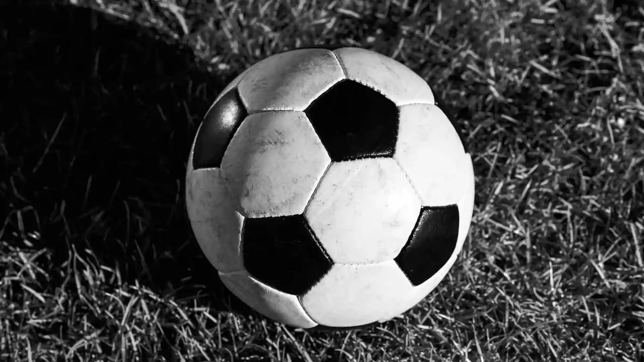 Luto en el fútbol: murió histórico jugador que fue bicampeón en Europa, esta fue la causa