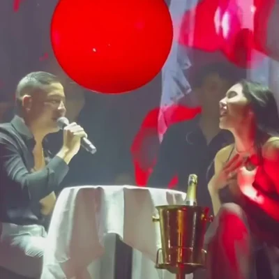 ¿Aida Victoria Merlano le dio un beso en vivo a un cantante? Está