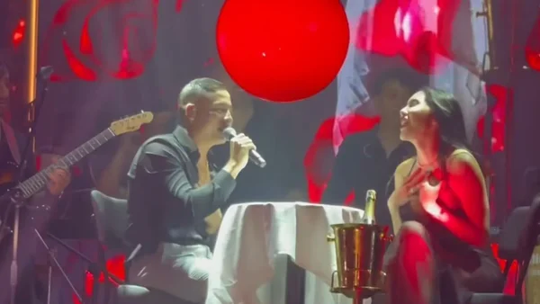 ¿Aida Victoria Merlano le dio un beso en vivo a un cantante? Está circulando este video ¿Aida Victoria Merlano le dio un beso en vivo a un cantante? Está circulando este video