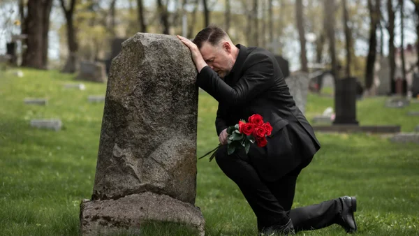 Viral: hombre fingió su muerte para descubrir quiénes asistirían a su funeral Viral: hombre fingió su muerte para descubrir quiénes asistirían a su funeral