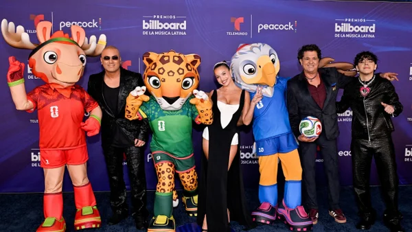 Carlos Vives sorprende al interpretar el himno de la Copa del Mundo en los premios Billboard 2025