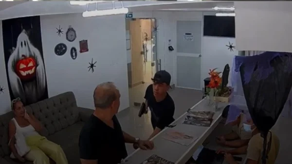 VIDEO | Con arma de fuego en mano: así se registró un robo a plena luz del día en Cartagena