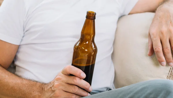 ¿Qué hacer si se consume alcohol adulterado, según los consejos de expertos? ¿Qué hacer si se consume alcohol adulterado, según los consejos de expertos?