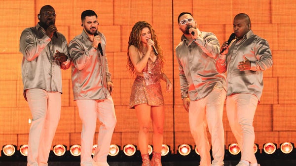 Shakira deslumbra a Cali con histórico concierto junto al Grupo Niche Shakira deslumbra a Cali con histórico concierto junto al Grupo Niche