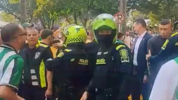 Wilmar Roldán fue encarado frente a frente por hinchas de Atlético Nacional: VIDEO Wilmar Roldán fue encarado frente a frente por hinchas de Atlético Nacional: VIDEO