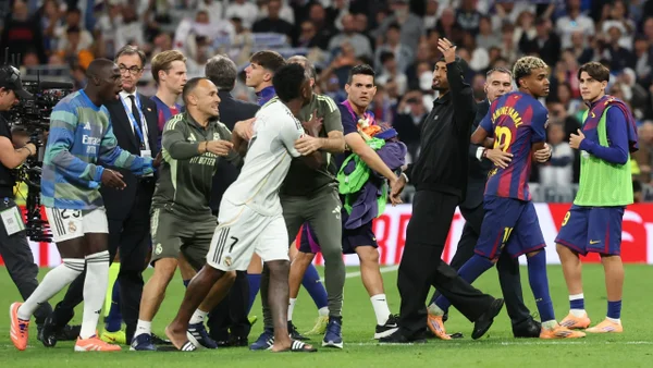 El gesto en El Clásico que levantó los ánimos y por poco causa enorme pelea