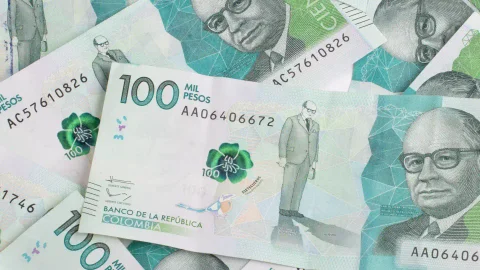 Pesos colombianos.