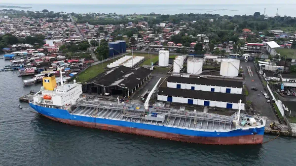 Tumaco recibe el onceavo cargamento de combustible de EE. UU. para abastecer el suroccidente