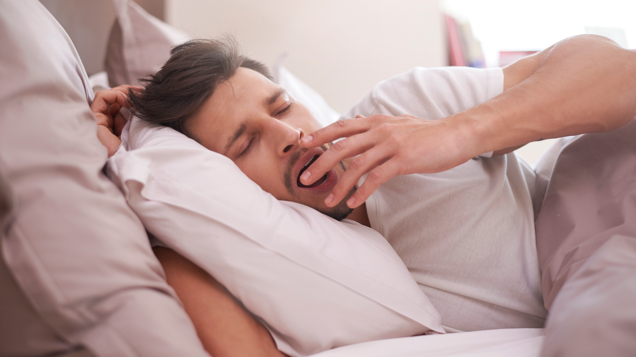 Cover image for ¿Dormir con ventilador toda la noche es bueno o malo? Esto dice la ciencia