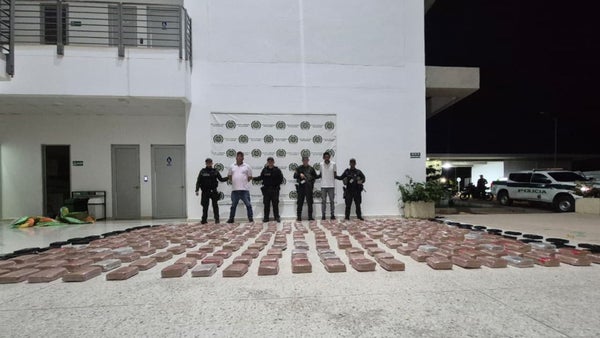 Incautan 298 kilos de marihuana prensada en Valledupar: la droga iba rumbo a La Guajira Incautan 298 kilos de marihuana prensada en Valledupar: la droga iba rumbo a La Guajira