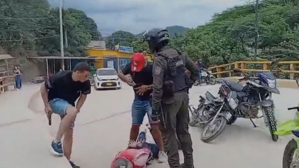 Capturan a siete presuntos extorsionistas ligados a las Autodefensas Conquistadores de la Sierra en Santa Marta Capturan a siete presuntos extorsionistas ligados a las Autodefensas Conquistadores de la Sierra en Santa Marta