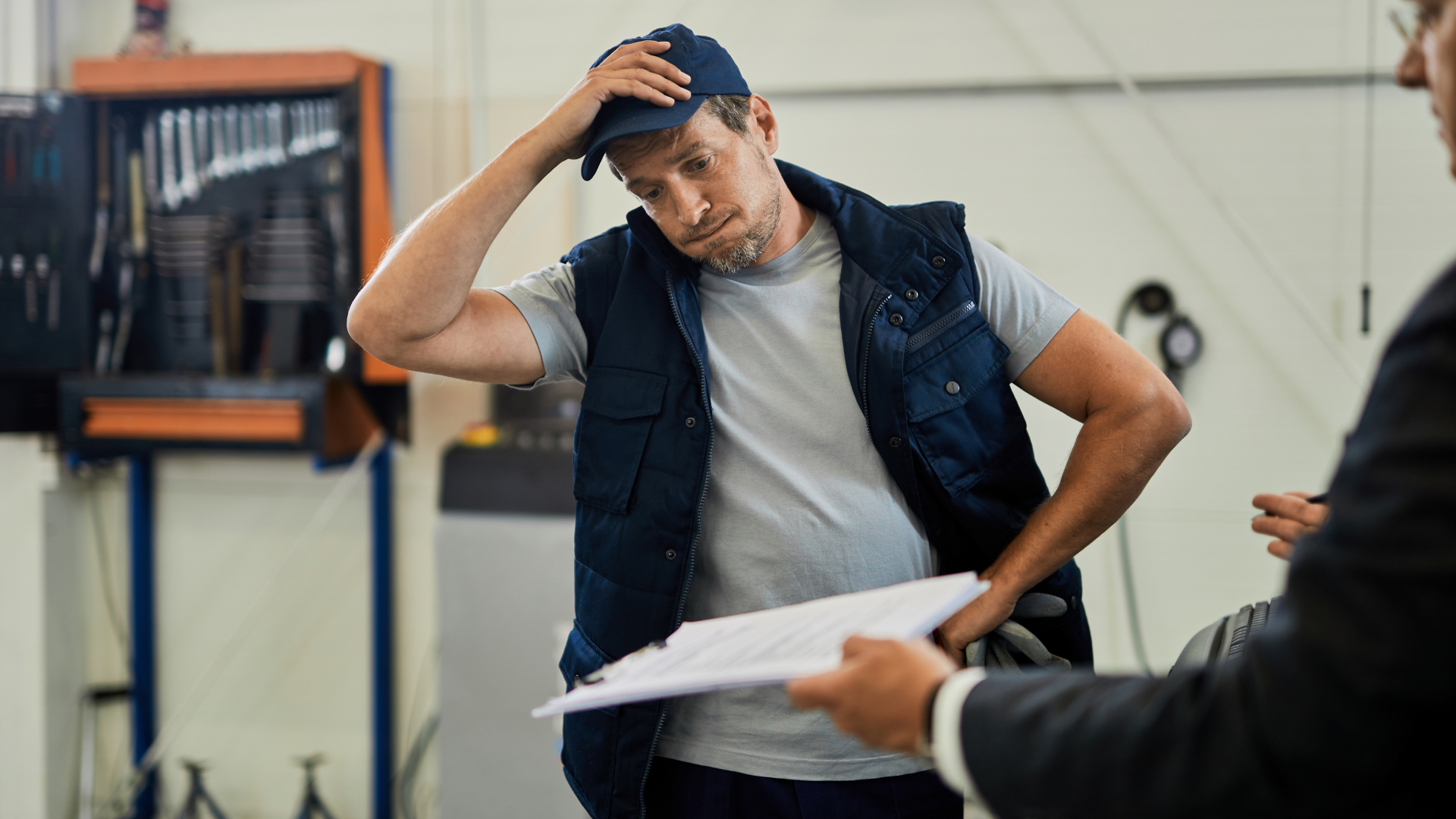 Las estafas más frecuentes al llevar el carro al mecánico