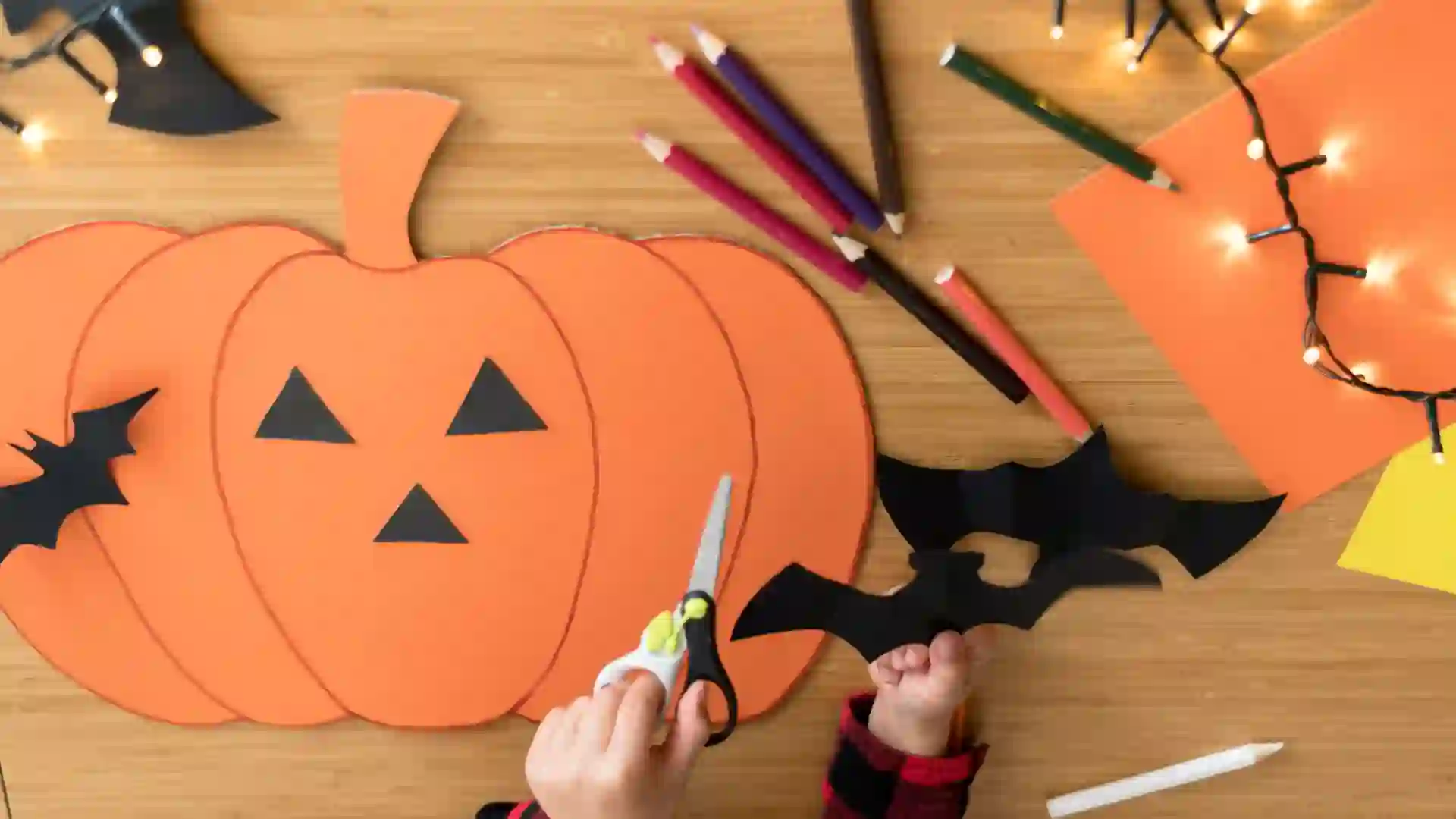 En estos puntos de Bogotá regalarán 1.000 cajas de colores en Halloween