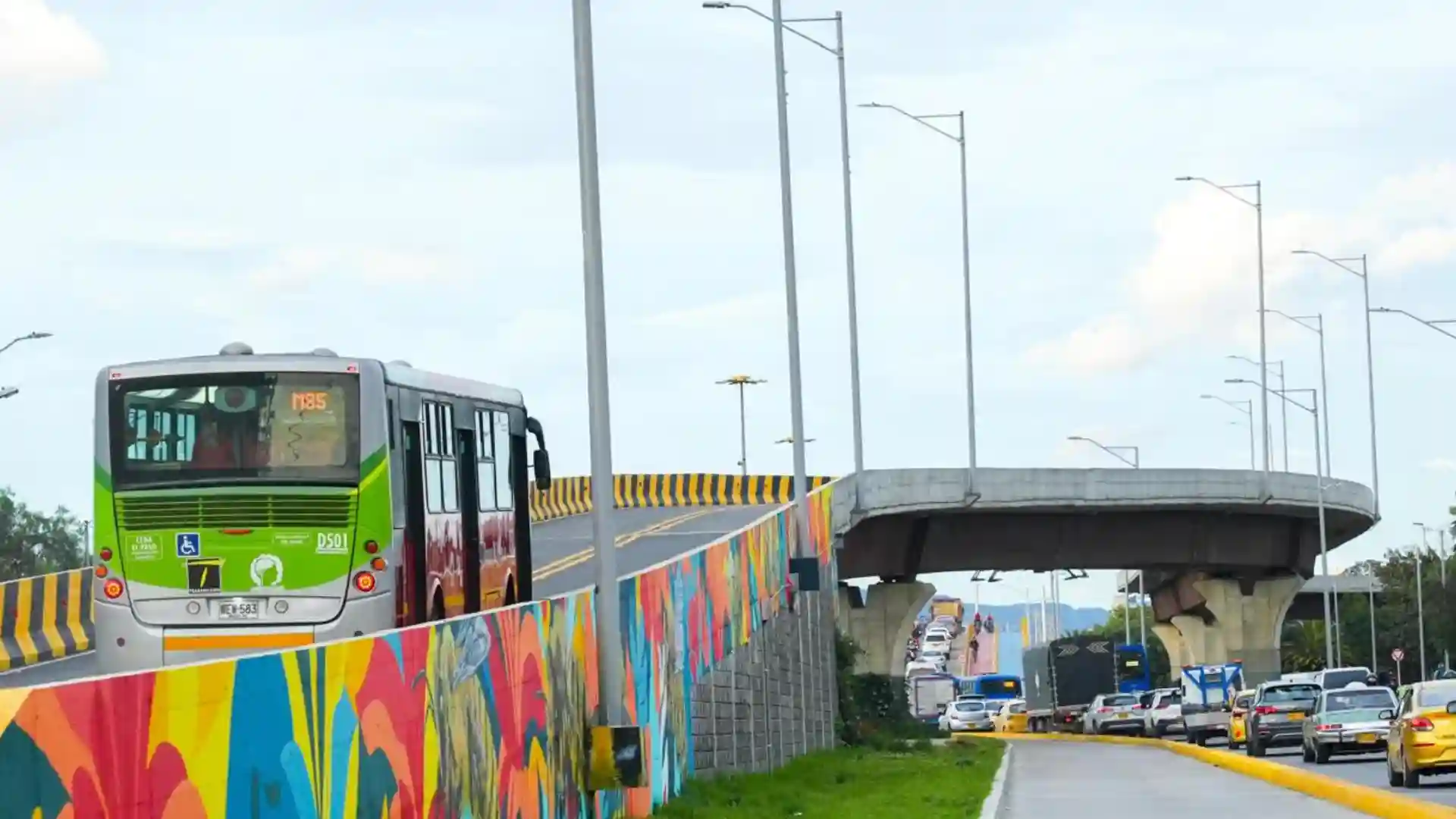 Transmilenio por la avenida 68.