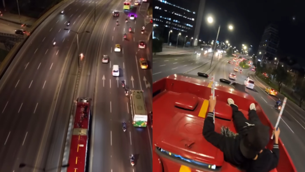 Jóvenes lanzaron pólvora desde el techo de un TransMilenio: video generó pánico en redes sociales