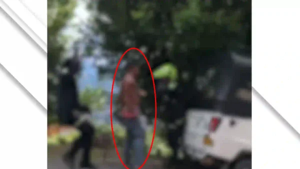 Video captó una riña a cuchillo entre dos hermanos en Medellín que terminó con uno de ellos muerto Video captó una riña a cuchillo entre dos hermanos en Medellín que terminó con uno de ellos muerto