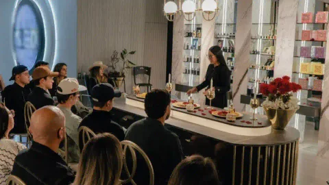 El 86% de los colombianos pagaría más por vivir una experiencia en vez de solo comprar un producto