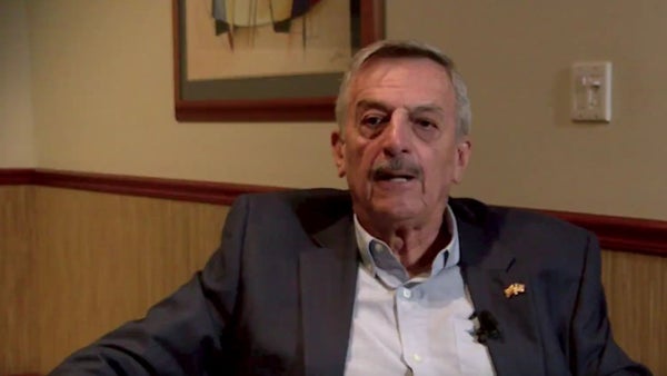 “A mí no me odien, yo solo rescaté gente”: Plazas Vega, 40 años después del Holocausto del Palacio de Justicia