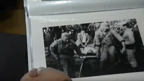 Reportero gráfico reveló 100 fotos inéditas de la crueldad del holocausto en el Palacio de Justicia