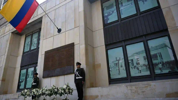 Familias de las víctimas exigen verdad para poder cerrar las puertas del horror en el Palacio de Justicia Familias de las víctimas exigen verdad para poder cerrar las puertas del horror en el Palacio de Justicia