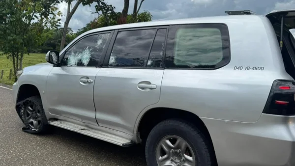 Atacan a tiros caravana del gobernador de Arauca en la vía Saravena-Tame Atacan a tiros caravana del gobernador de Arauca en la vía Saravena-Tame